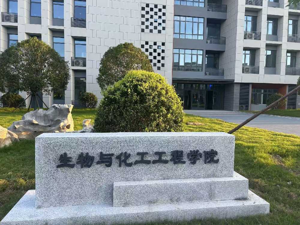 鹤峰县扬州职业大学体育场高杆灯项目